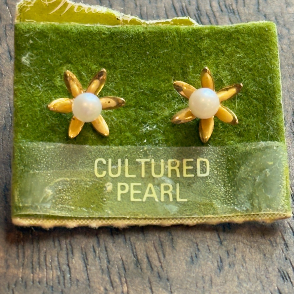 Vintage Wells Genuine Pearls 12kt Gold Stud Earrings